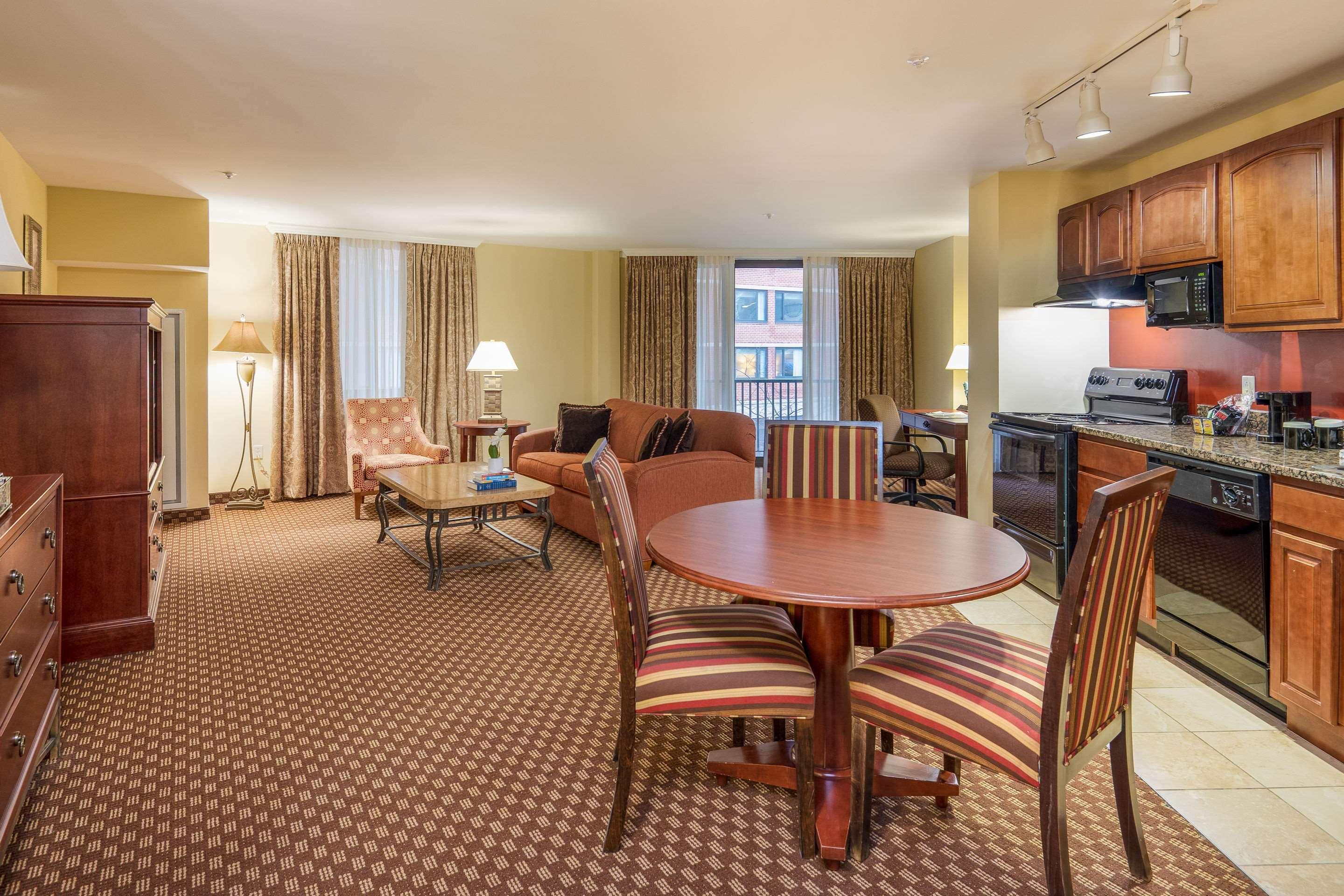 Clarion Collection Hotel Arlington Court Suites Buitenkant foto