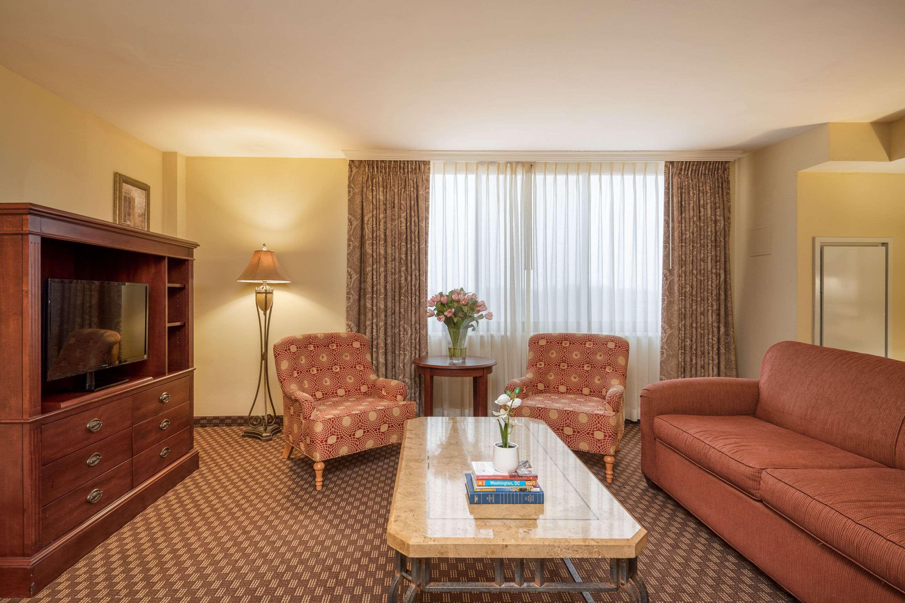 Clarion Collection Hotel Arlington Court Suites Buitenkant foto